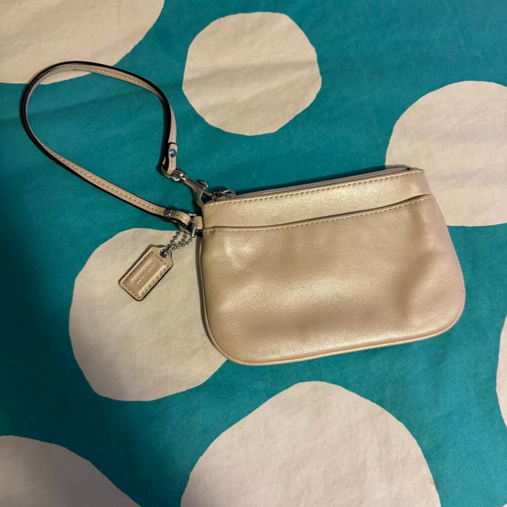 EUC Coach Leather Wristlet Pearl Cream Color - Picture 2 of 5
